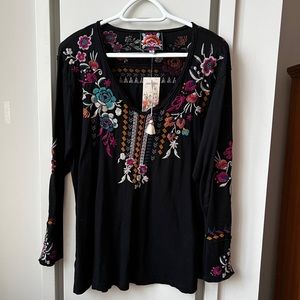 Johnny Was Embroidered “Tinasha” Tee * NWT * Raw Seams * Size XL *